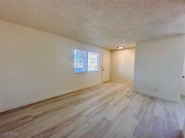 Building Photo - 4225 Stewart Ave