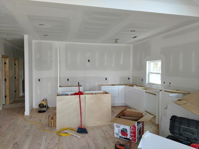Building Photo - 2104 Bennett Ave