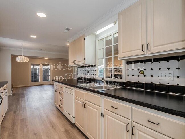 Foto del edificio - 8358 Knights Bridge Rd