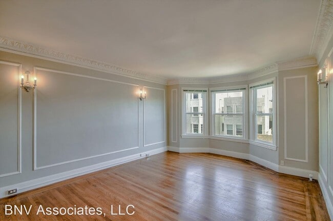 Building Photo - 1355 Bay St