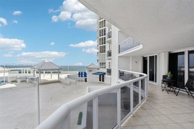 Building Photo - 16711 Collins Ave