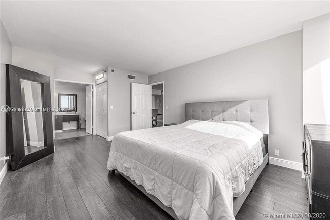 Foto del edificio - 3300 NE 191st St