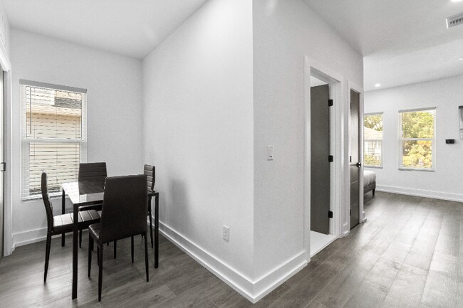 Foto del edificio - 927 S Howard Ave