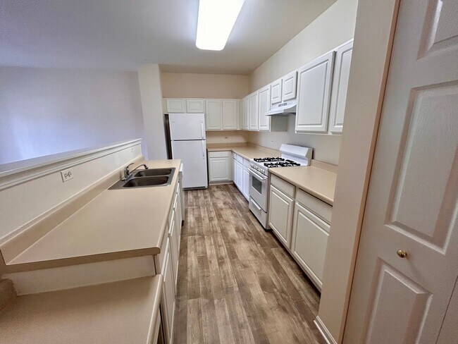 Foto del edificio - 2 Bedroom 2 Bath Townhouse in Grayslake