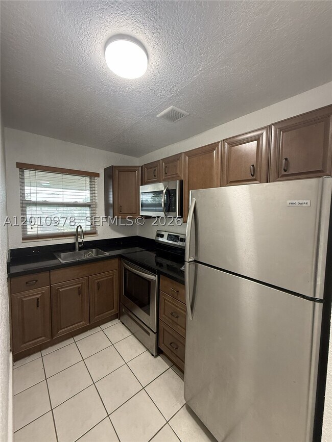 Foto del edificio - 9375 SW 40th St