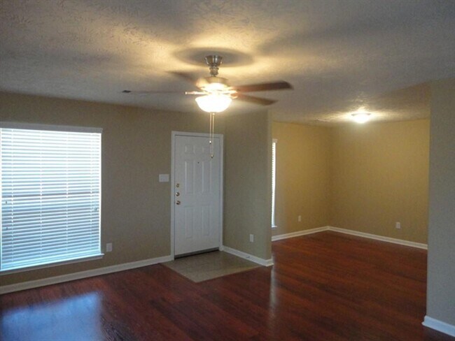 Building Photo - 11810 Kingdom Come Pl