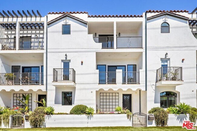 Foto del edificio - 7365 Waring Ave