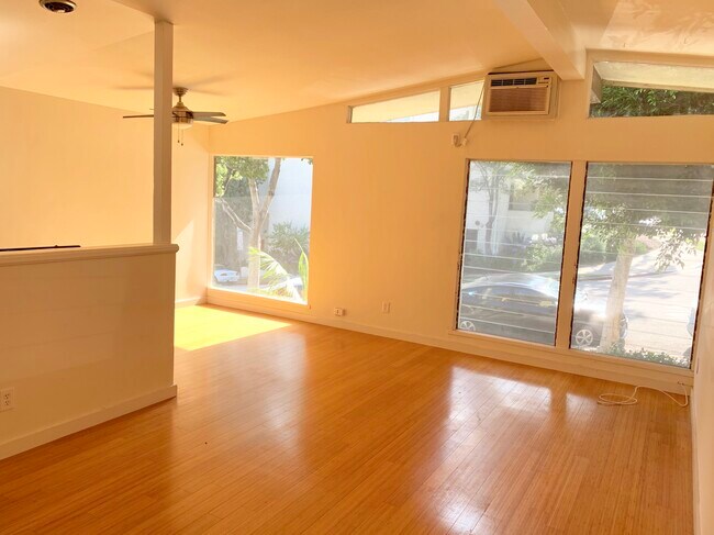 Building Photo - 1326 Flores St