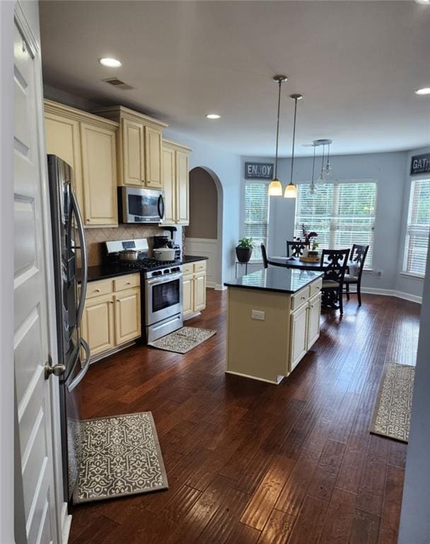 Building Photo - 204 Misty Grove Dr SE