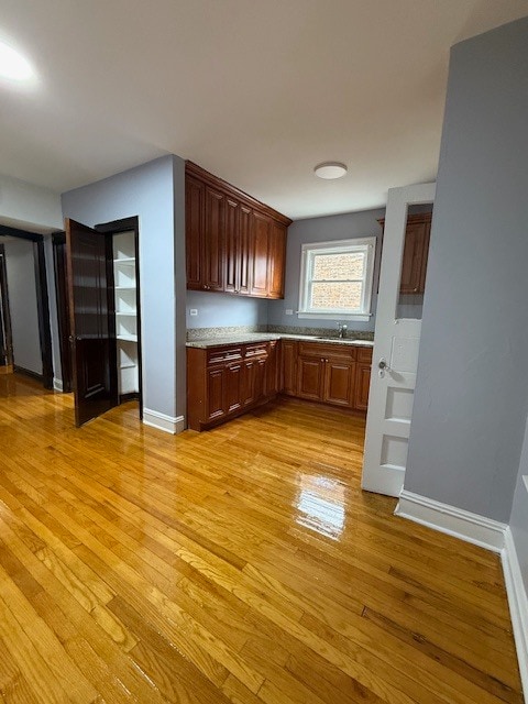 Building Photo - Midway