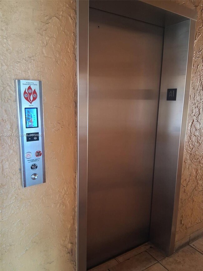 Foto del edificio - 6200 W Flagler St