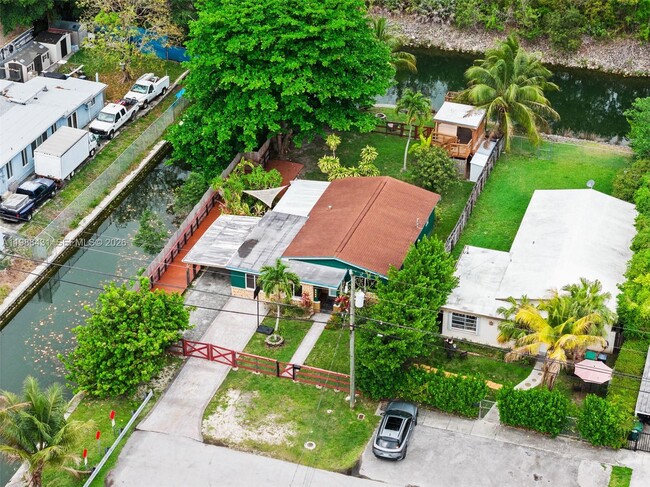 Foto del edificio - 7245 S Waterway Dr