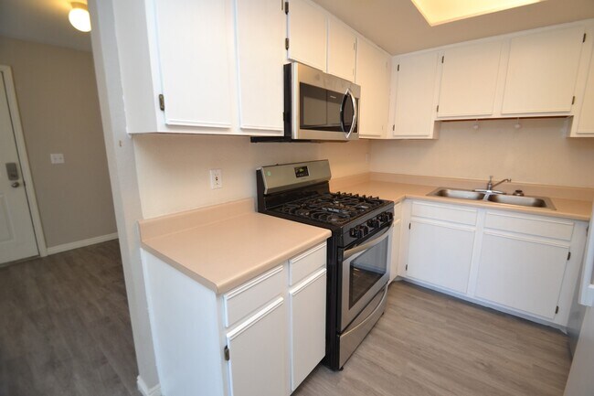 Foto del edificio - 2 Bedroom 2 Bath Condo on 9th East!!!