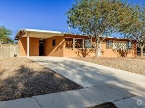 Building Photo - 2822 N Magnolia Ave