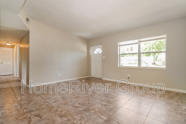 Foto del edificio - 1223 45th St N