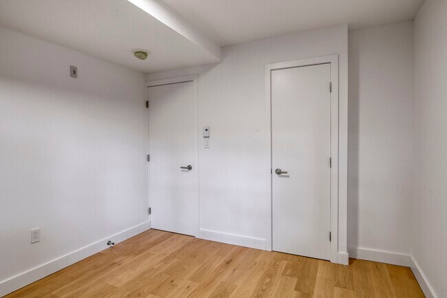 Building Photo - 10 Rosemount