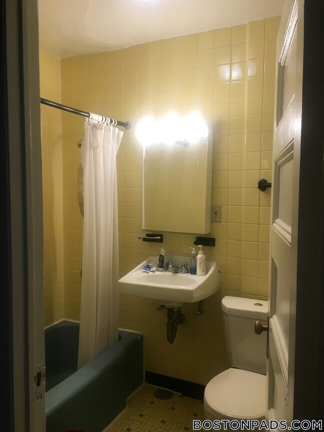 Foto del edificio - 1223 Beacon St