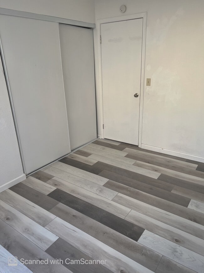 Building Photo - 8142 Scottsdale Dr