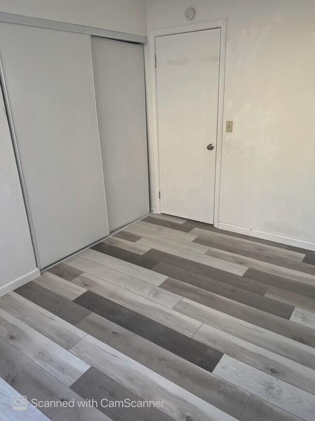 Foto del edificio - 8142 Scottsdale Dr