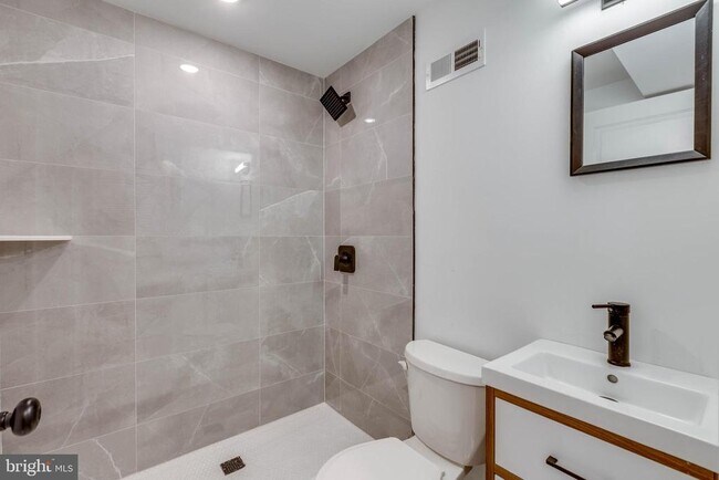 Foto del edificio - 4220 Baltimore Ave