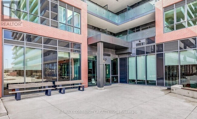 Building Photo - 2545 Simcoe St N