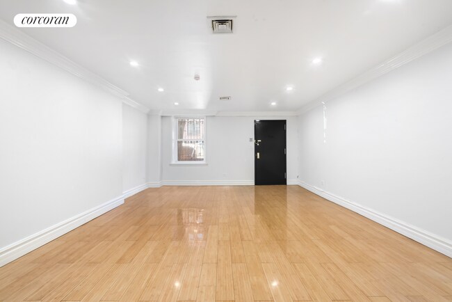 Building Photo - 45 W 119th St