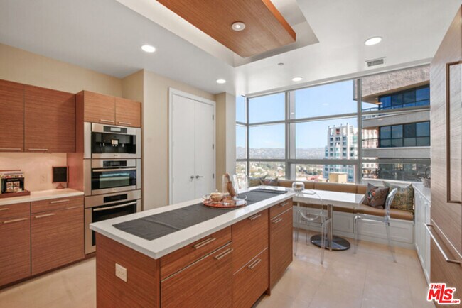 Foto del edificio - 10776 Wilshire Blvd