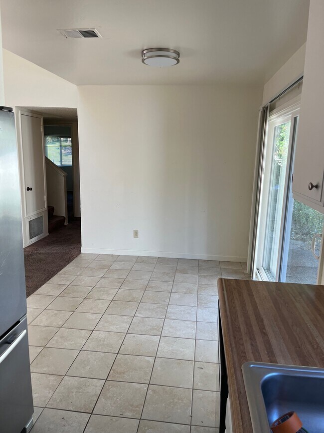 Foto del edificio - 2450 Lakeview Dr