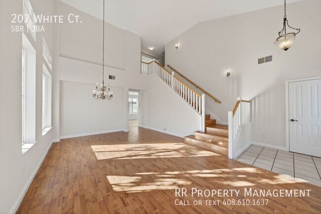 Foto del edificio - 207 White Ct