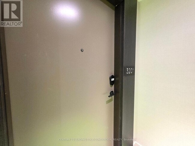 Photo du bâtiment - 4015 The Exchange