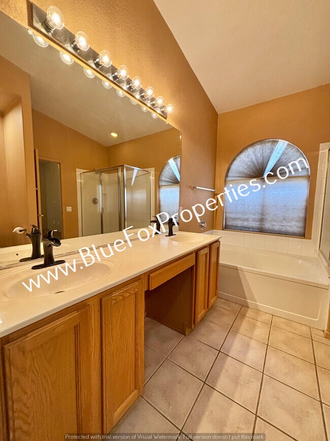 Building Photo - 9035 N Silver Moon Way
