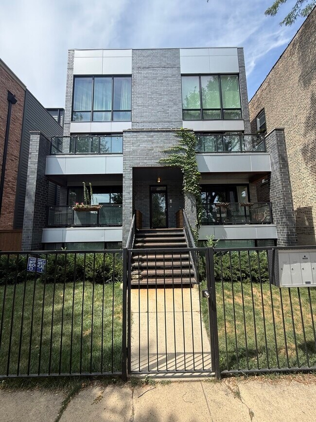 Building Photo - 520 N Oakley Blvd