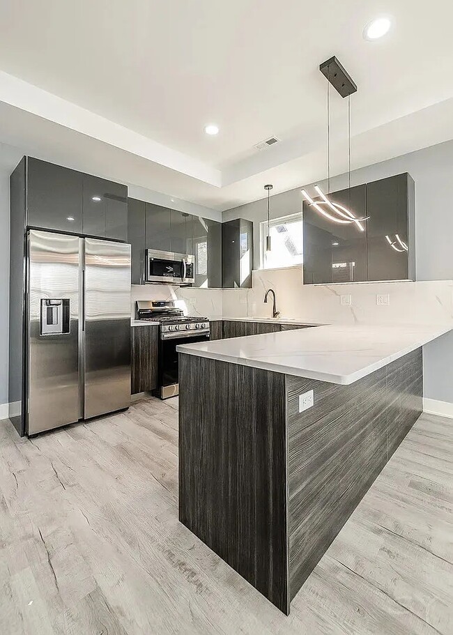 Building Photo - 2712 W 24th Pl