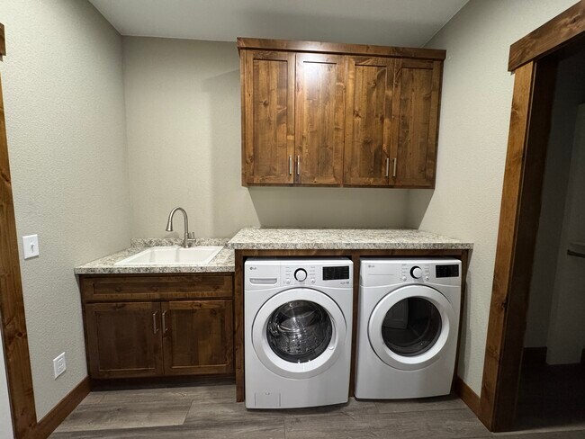 Foto del edificio - 11533 Forestview Dr S