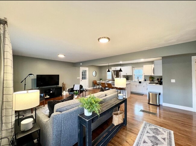 Building Photo - 8509 Henry Clay Blvd