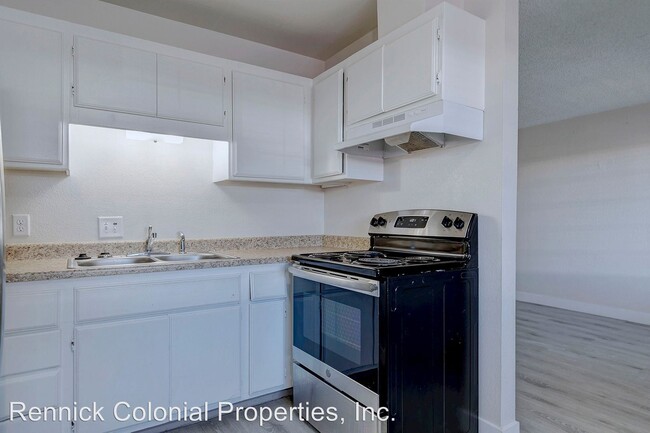 Building Photo - 867 Del Rey Dr