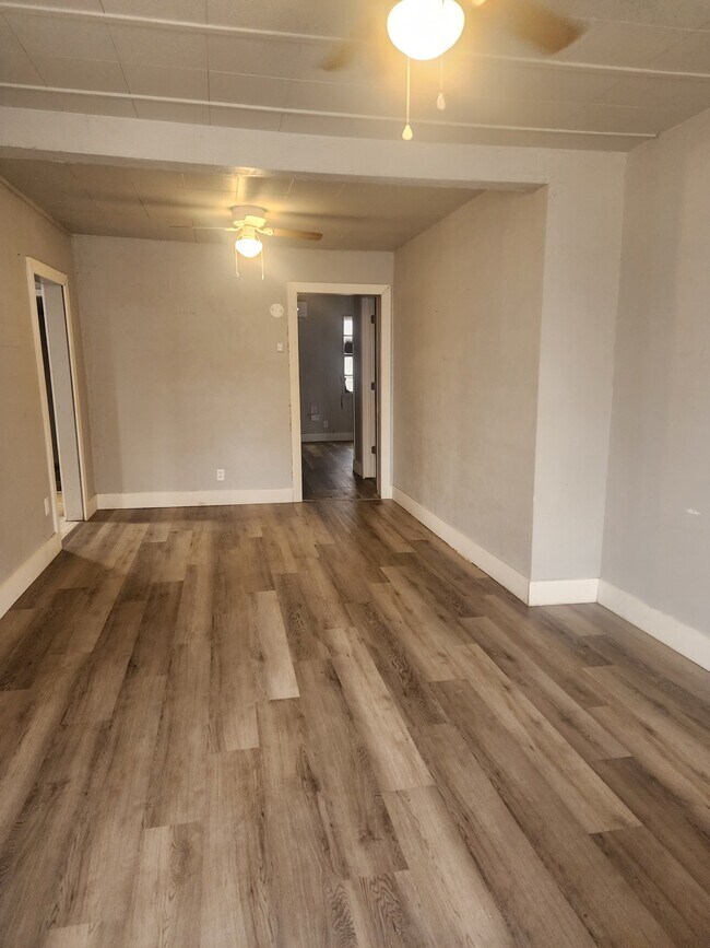 Foto del edificio - 111 W Locust Ave