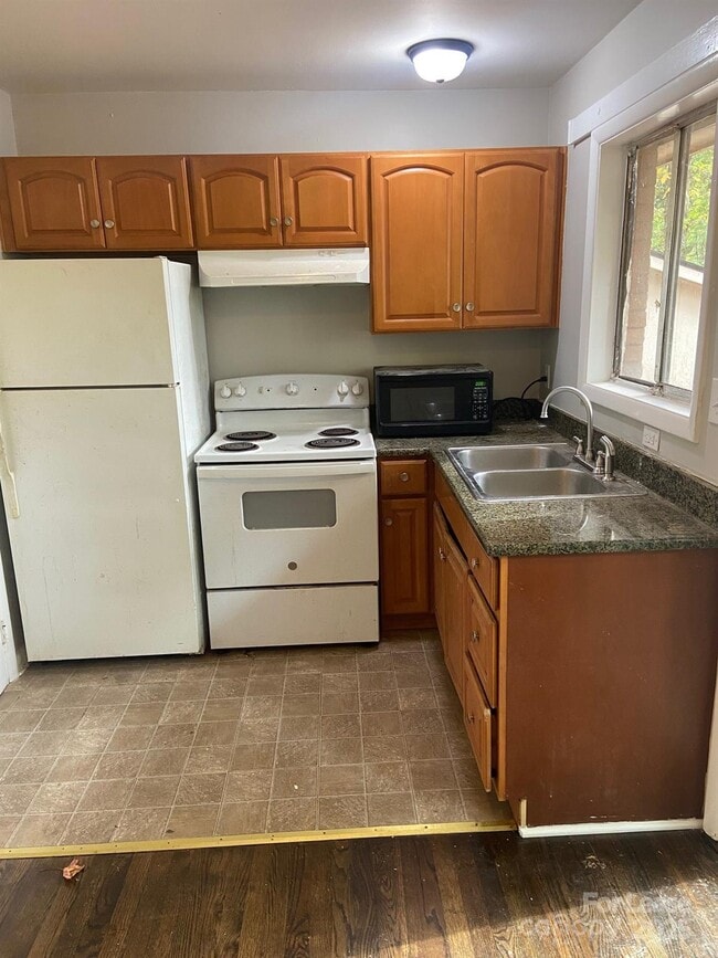 Foto del edificio - 622 Camrose Dr