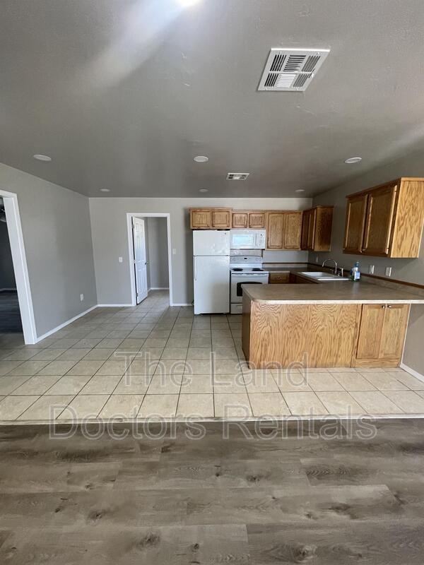 Building Photo - 15404 County Rd 3537