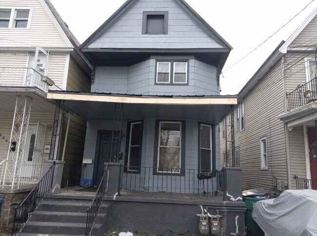 Building Photo - 536 Plymouth