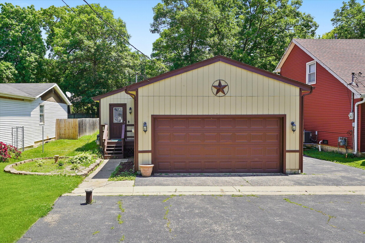 Primary Photo - Updated 3-Bed/2-Bath Home with A Deck, Gar...