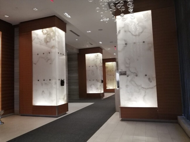 Photo du bâtiment - 300 Front St W