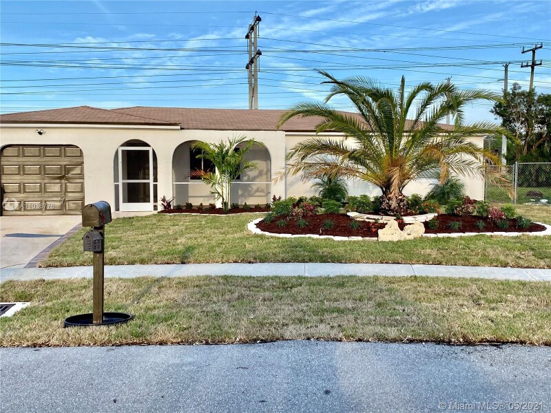 Foto principal - 22592 Lombard Ave