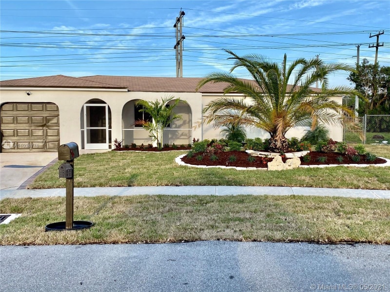 Primary Photo - 22592 Lombard Ave