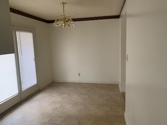 Building Photo - 3441 Laredo Dr