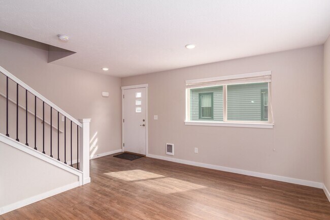 Building Photo - 317 5th St