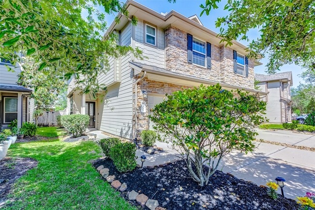 Foto del edificio - 6451 Calgary Woods Ln
