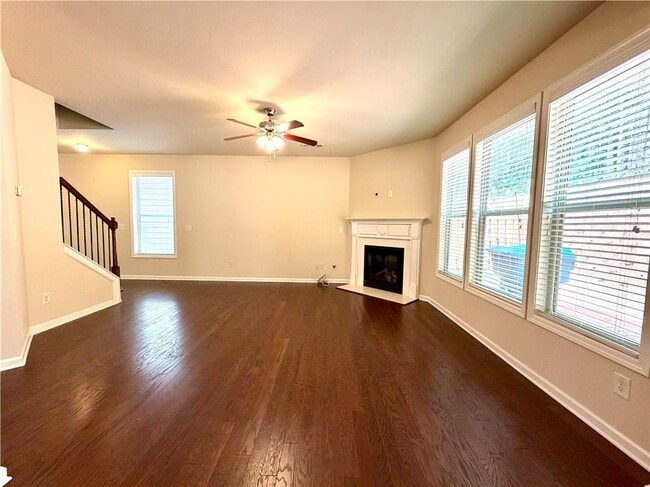 Building Photo - 6215 Crested Moss Dr