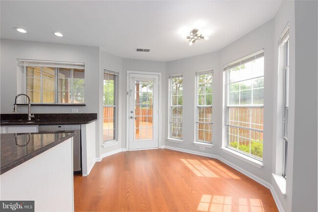 Building Photo - 13102 Shadowbrook Ln