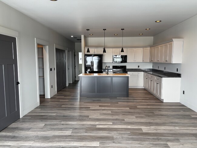 Building Photo - 205 Fletching Way